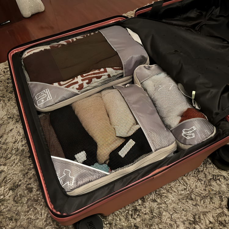 Compression Packing Zip Cubes - The Travel Hack That Airlines Hate !